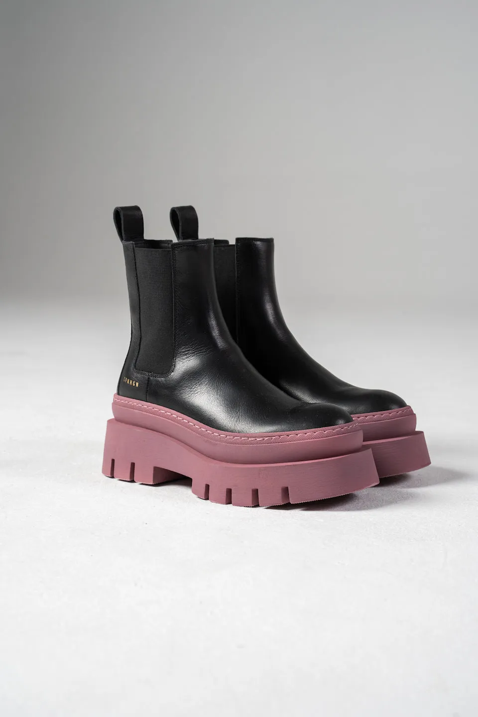 Vitello Black Fuchsia Chelsea Boots